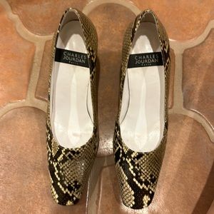 Charles Jourdan Paris, Vintage. Patent leather, snakeskin pattern & texture